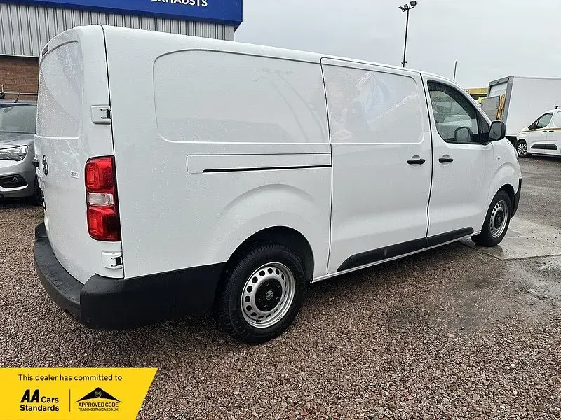 Used Vauxhall Vivaro 145 HP (106 kW) 2024 White MPV