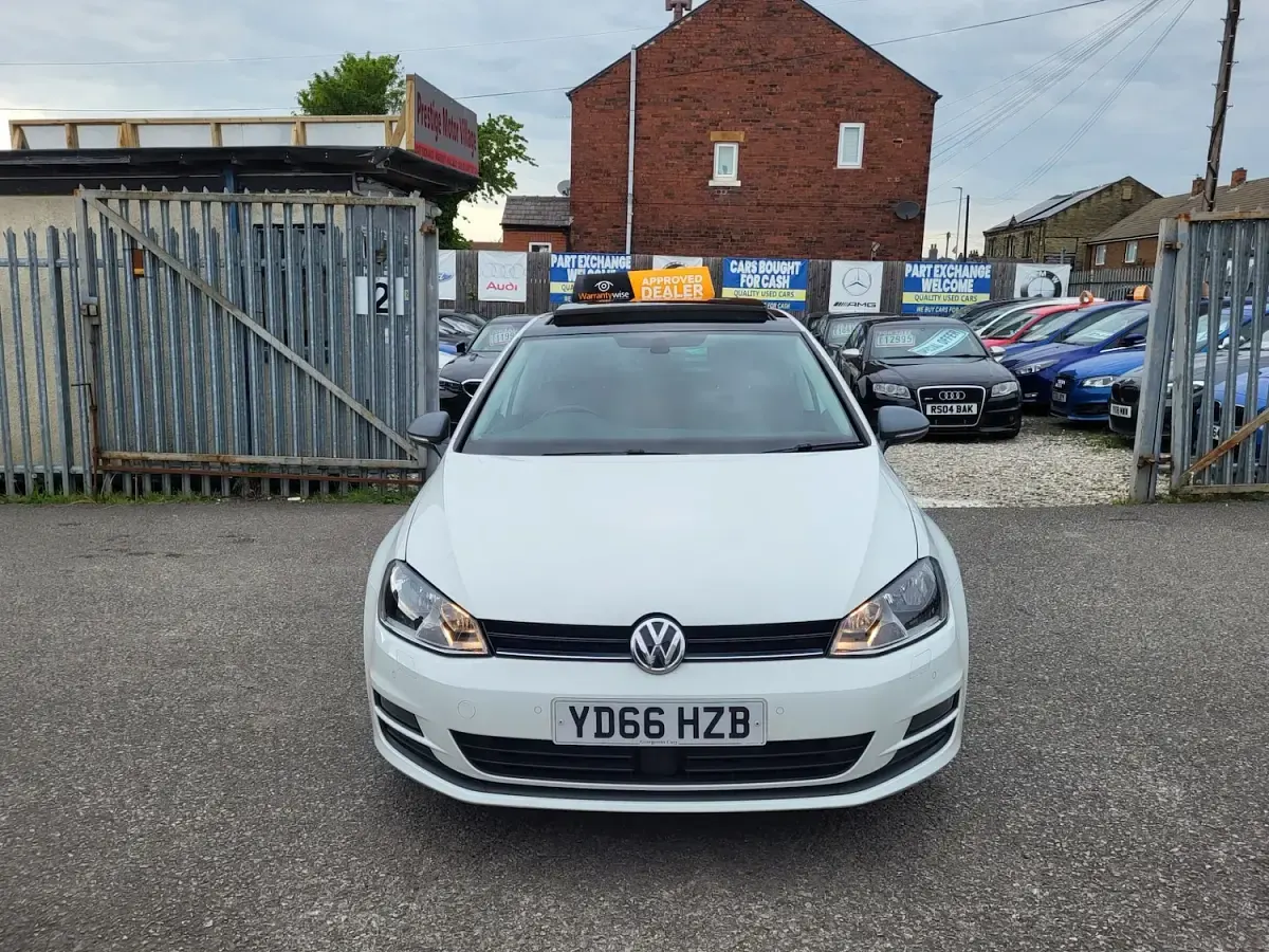 Used VW Golf VII Edition 110 HP (80 kW) 2016 White Hatchback
