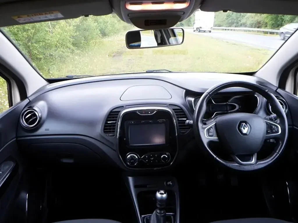 Used Renault Captur Dynamique 2016 White SUV
