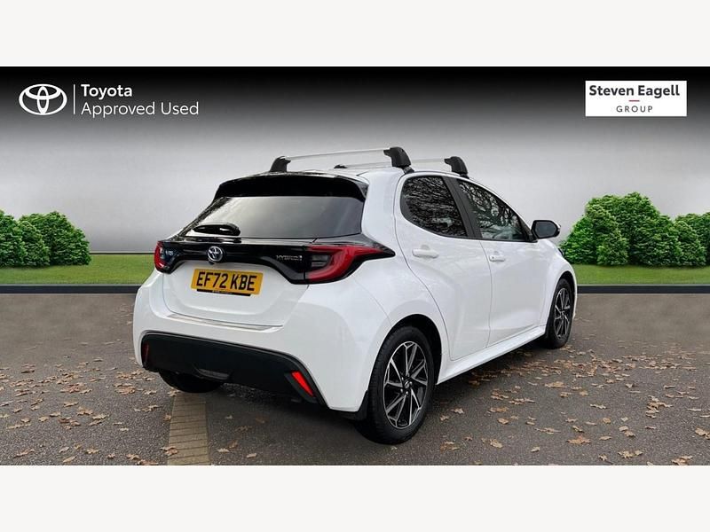 Used Toyota Yaris Hybrid Design 114 HP (83 kW) 2023 White Hatchback