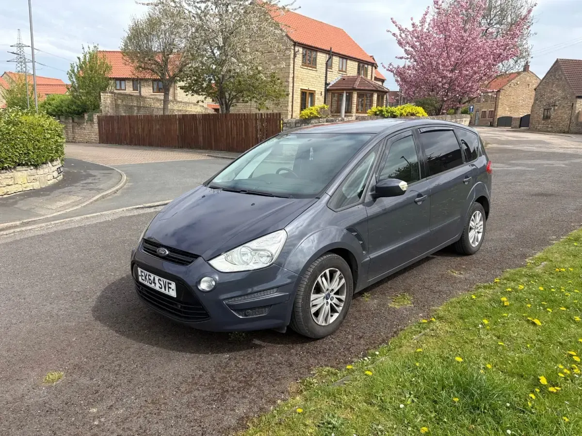 Usado Ford S-MAX Zetec 2014 Cinzento Monovolume