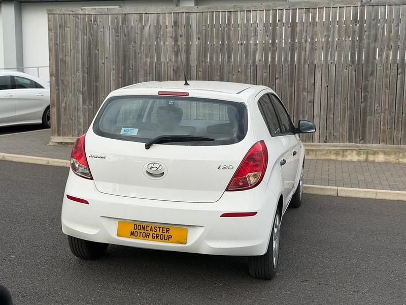 Used Hyundai i20 2014 White Hatchback