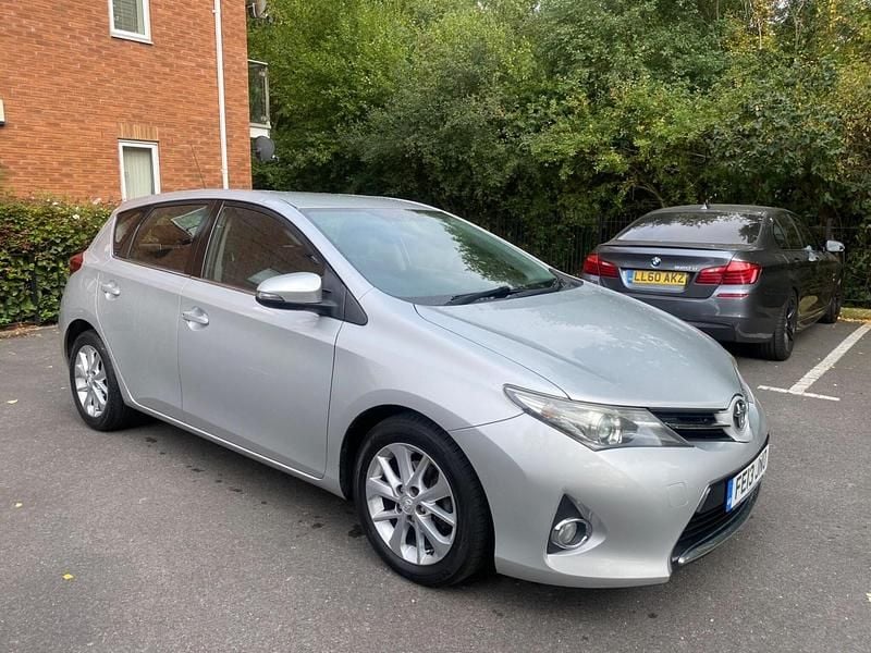 Silver Used 2013 Toyota Auris Hatchback | £4,650 (Fair price) - Image 1/4