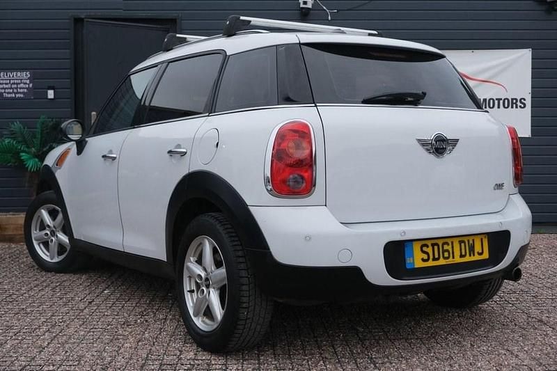 Used Mini ONE 98 HP (72 kW) 2011 White Hatchback