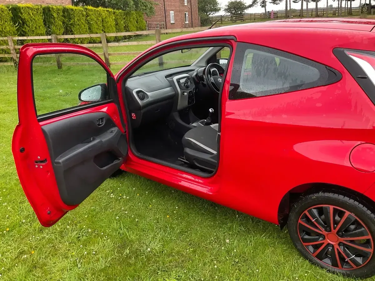 Used Toyota Aygo X-play 69 HP (50 kW) 2016 Red Hatchback