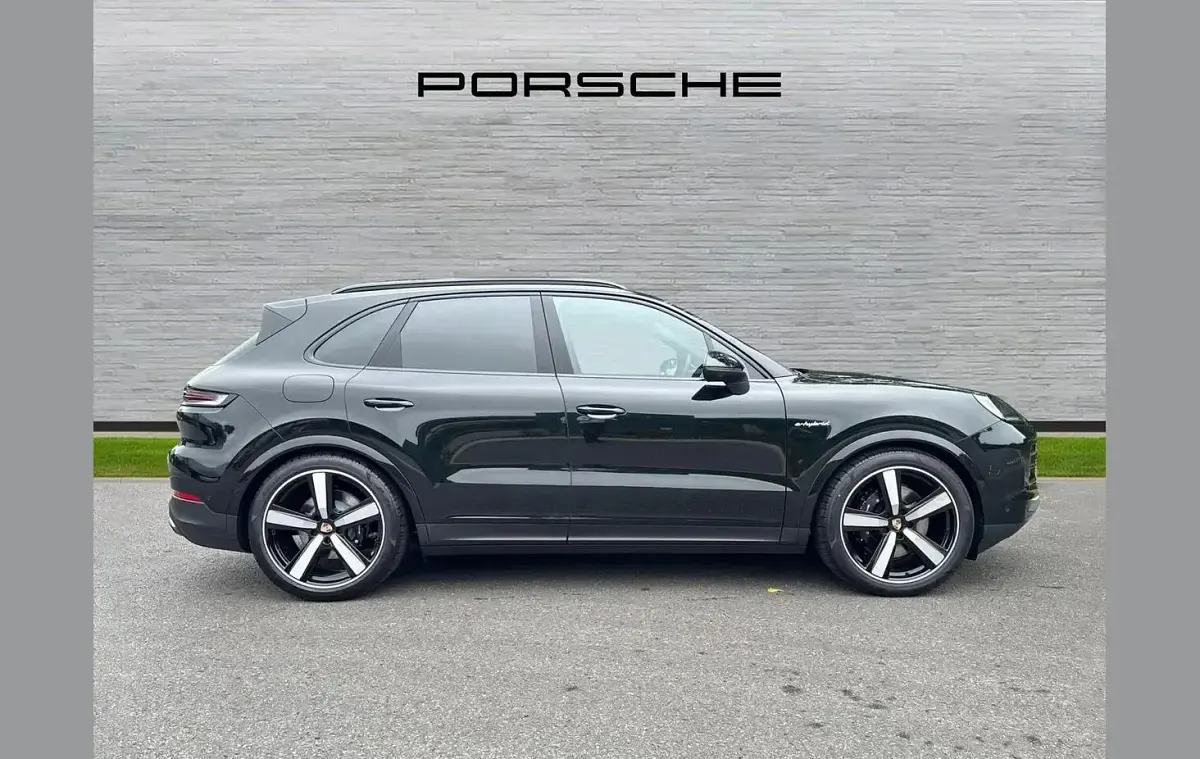 Used Porsche Cayenne 464 HP (341 kW) 2025 Black SUV