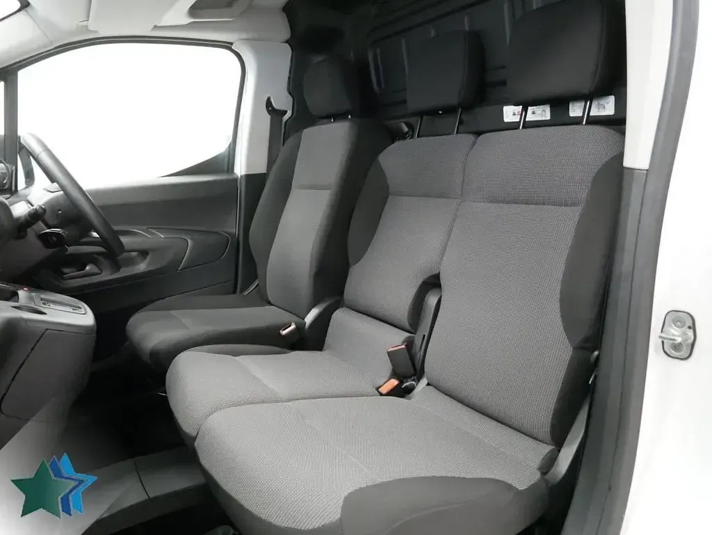 Used Toyota Proace 100 kW (136 HP) 2022 White MPV