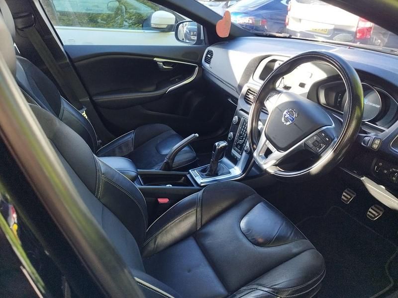 Used Volvo V40 R-Design 120 HP (88 kW) 2016 Black Estate
