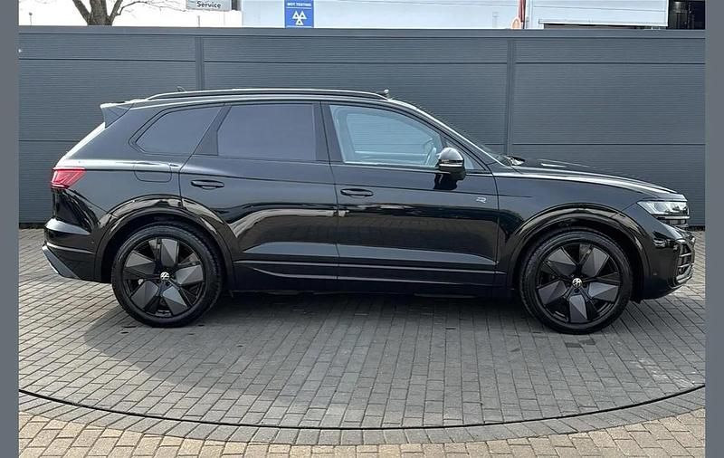 Used VW Touareg Black Edition 286 HP (210 kW) 2024 Black SUV