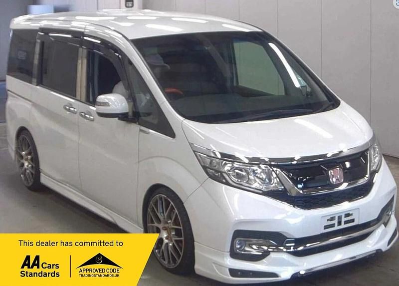White Used 2015 Honda Stepwgn MPV | £17,999 - Image 1/4