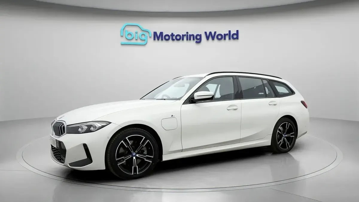 Used BMW 330e M Sport 292 HP (214 kW) 2023 White Estate