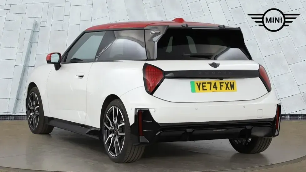 Used Mini Cooper Hatch 133 kW (181 HP) 2024 White Hatchback