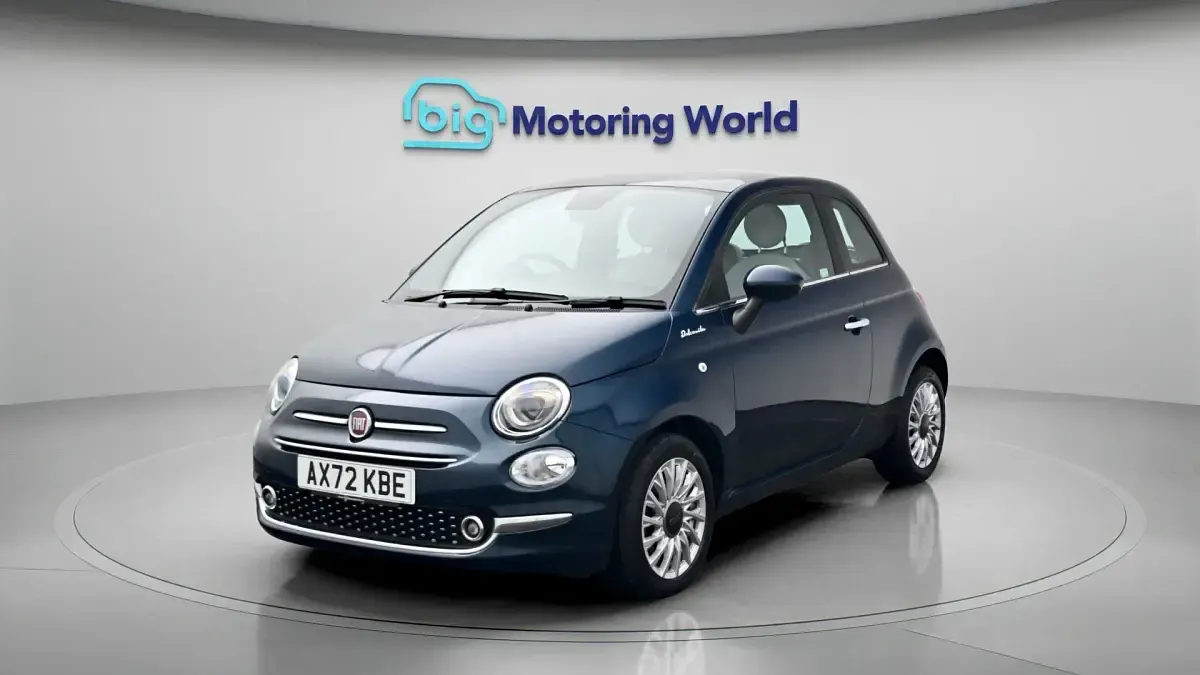 Second-hand Fiat 500 Dolcevita 68 CP (50 kW) 2023 Albastru Hatchback