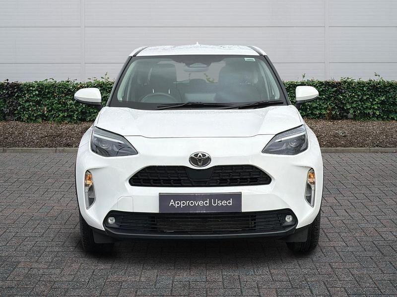 Used Toyota Yaris Hybrid 2024 White Hatchback