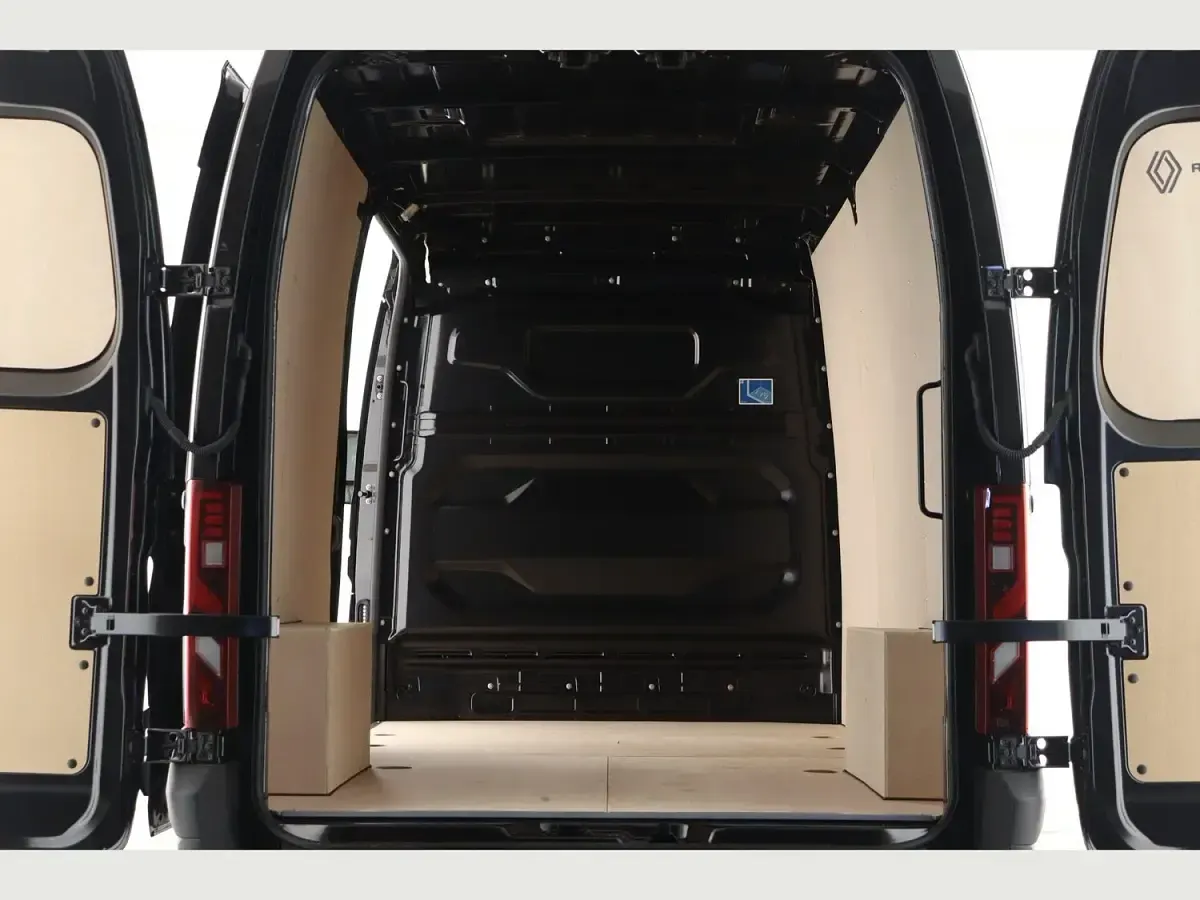 New Renault Master 2026 Black MPV