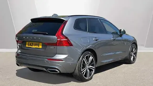 Usado Volvo XC60 R-Design Pro 250 HP (183 kW) 2021 SUV