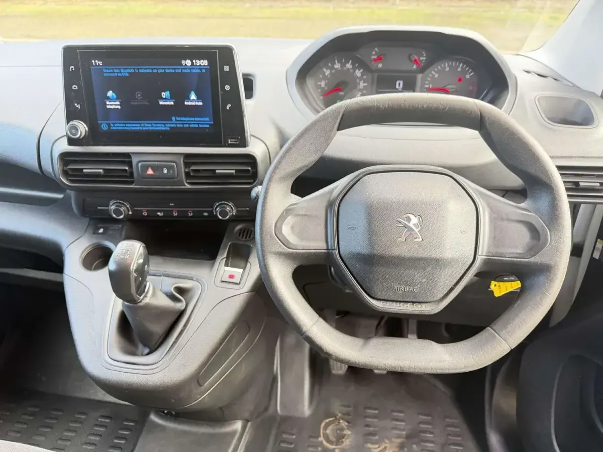 Second-hand Peugeot Partner S 131 CP (96 kW) 2020 Alb Monovolum