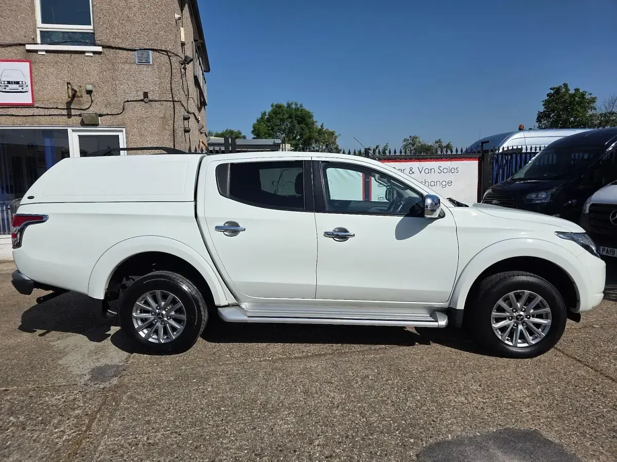 Used Mitsubishi L200 181 HP (133 kW) 2017 White Pickup