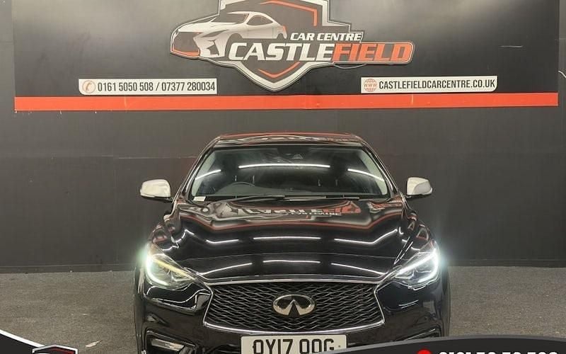 Used Infiniti Q30 Business Executive 122 HP (89 kW) 2017 Black Hatchback