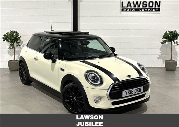 White Used 2018 Mini Cooper Hatch Hatchback | £10,990 (Fair price) - Image 1/1