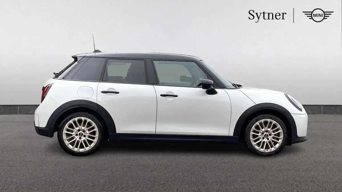 Used Mini Cooper Hatch 154 HP (113 kW) 2024 White Hatchback