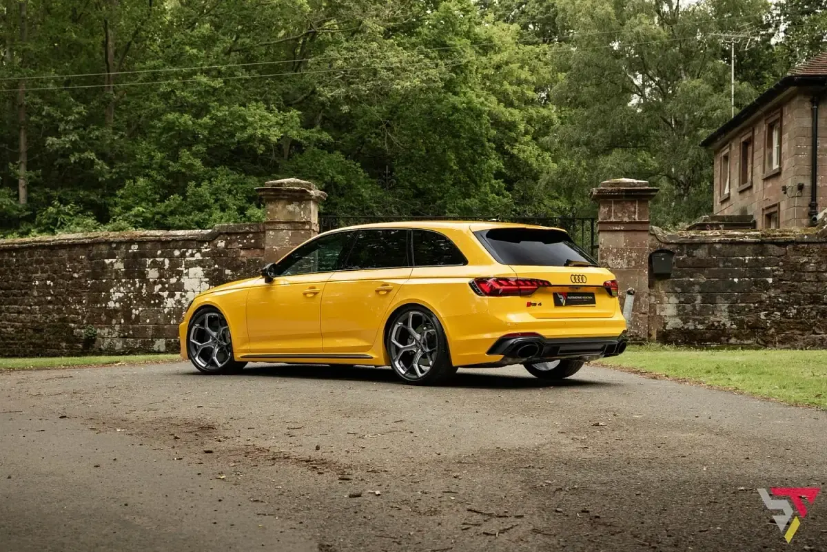 Used Audi RS4 Design 470 HP (345 kW) 2024 Yellow Estate