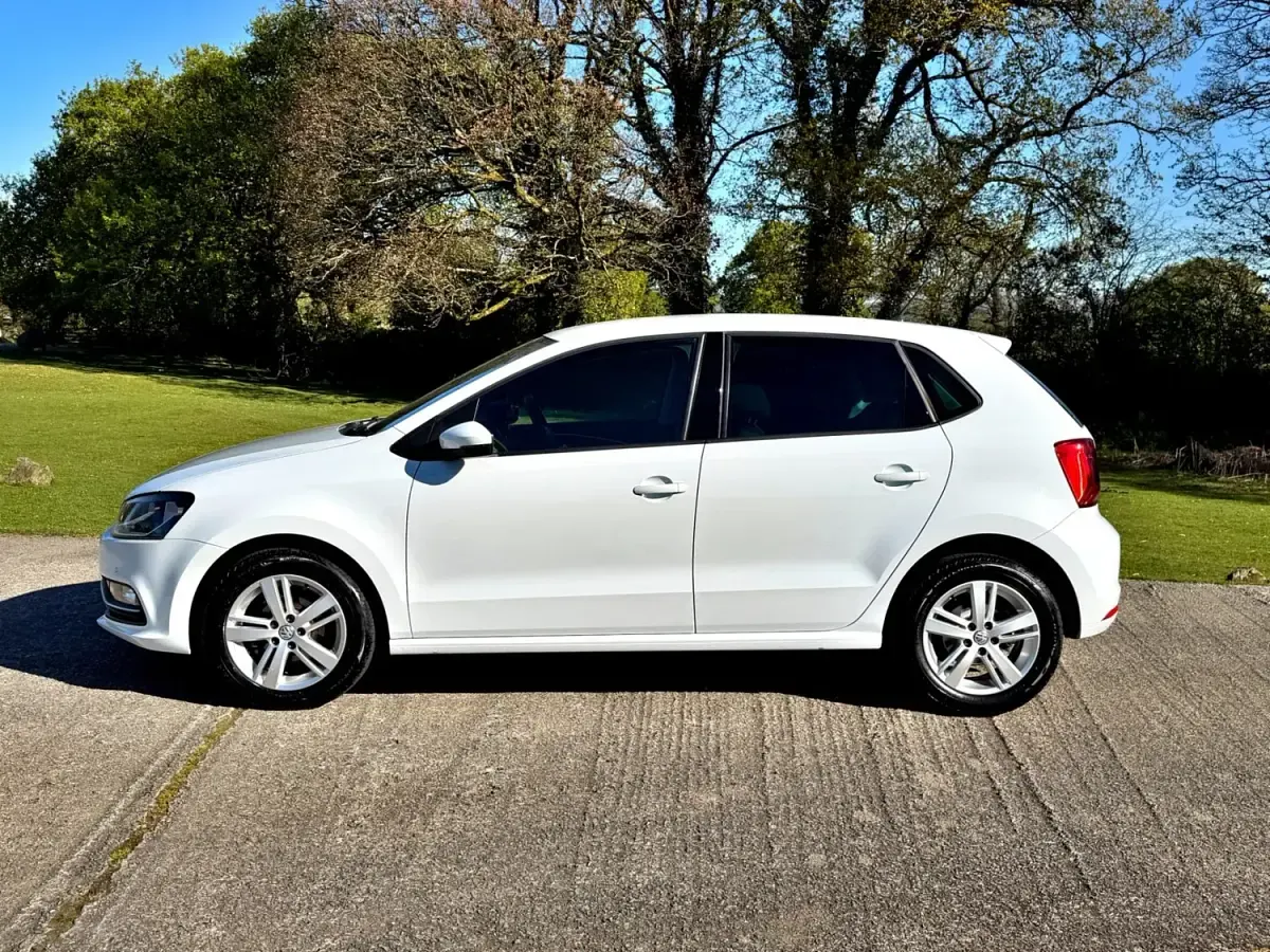 Begagnad VW Polo Match 2016 Vit Halvkombi