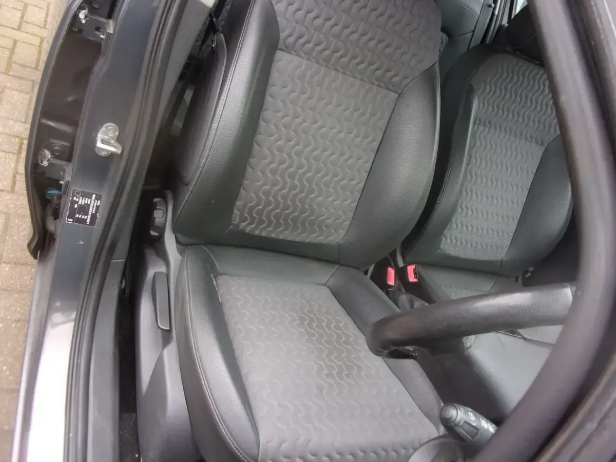 Usado Vauxhall Corsa 100 HP (73 kW) 2013 Cinzento Citadino