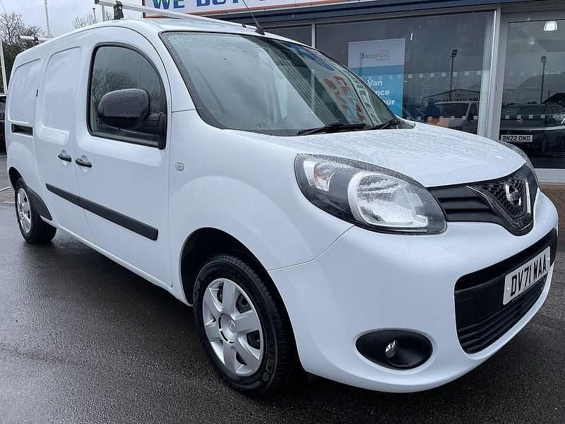 Used Nissan NV250 Tekna 95 HP (69 kW) 2021 White Van