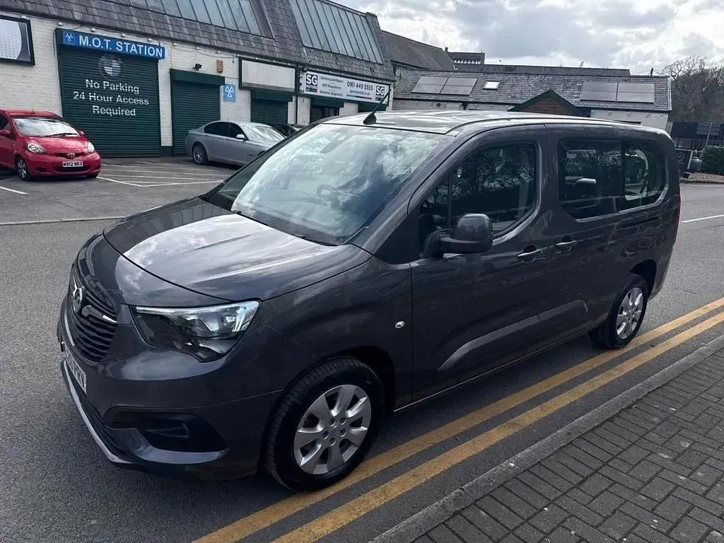 Second-hand Vauxhall Combo S 110 CP (80 kW) 2020 Gri Monovolum