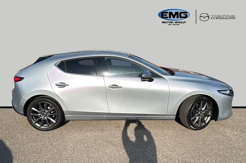 Begagnad Mazda 3 Inclusive 122 HK (89 kW) 2021 Silver Halvkombi