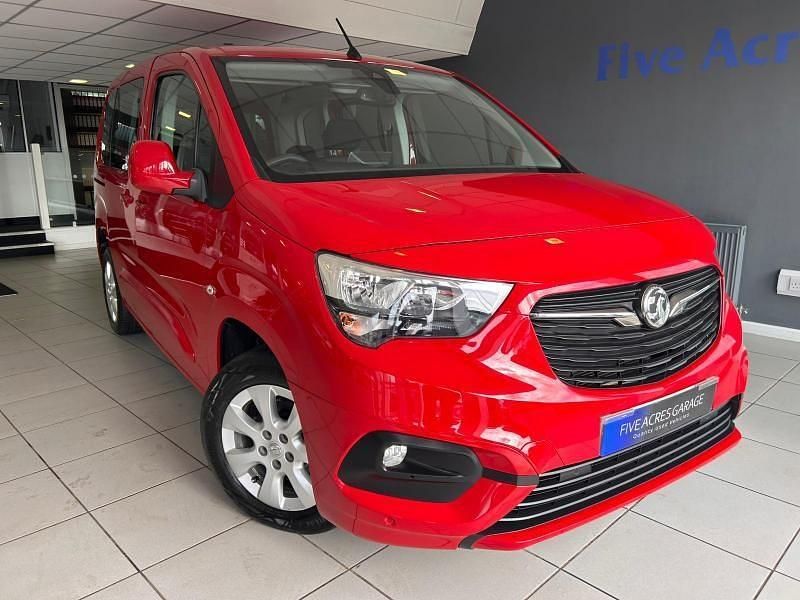 Red Used 2019 Vauxhall Combo S MPV | £7,999 (Fair price) - Image 1/3