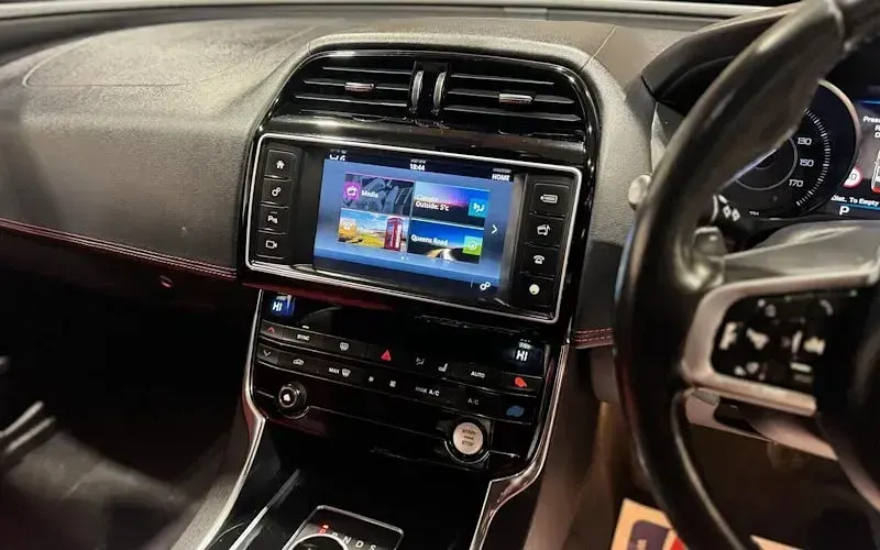 Used Jaguar XE R-Sport 179 HP (131 kW) 2019 Sedan