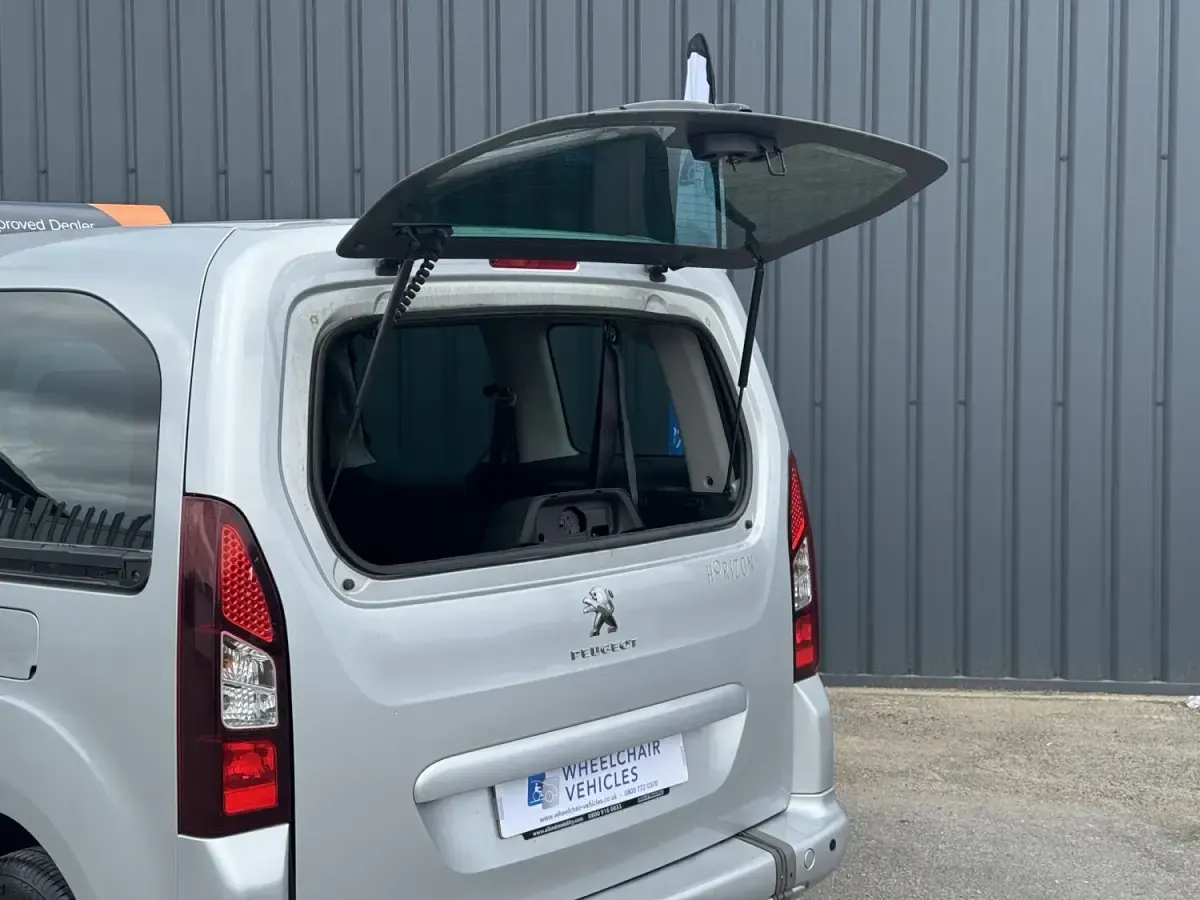 Gebraucht Peugeot TePee Allure 2016 Silber Van / Kleinbus