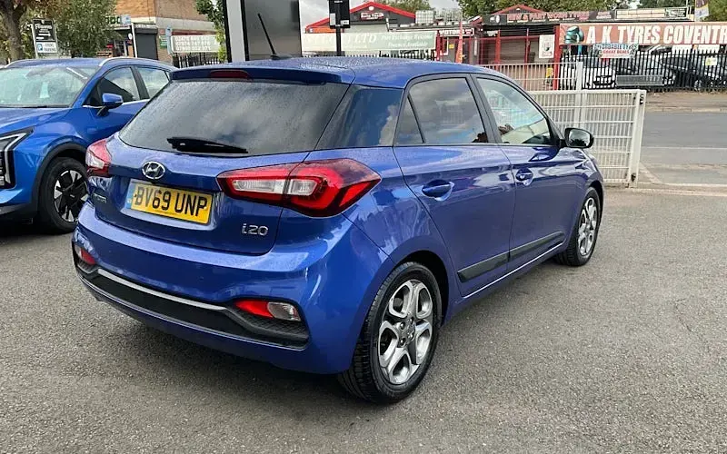 Used Hyundai i20 Premium 84 HP (61 kW) 2019 Blue Hatchback