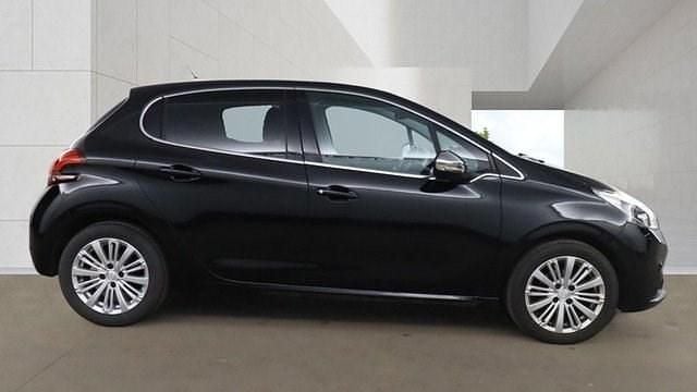Used Peugeot 208 Allure 82 HP (60 kW) 2017 Black Hatchback