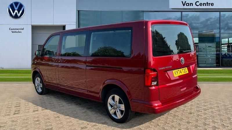 Second-hand VW Transporter SE 150 CP (110 kW) 2024 Roșu Van