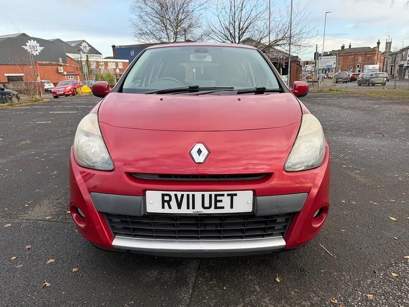 Used Renault Clio II Dynamique 88 HP (64 kW) 2011 Red Hatchback