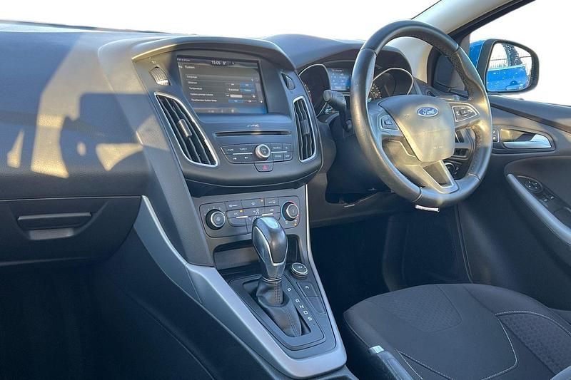 Used Ford Focus Zetec 120 HP (88 kW) 2016 Blue Hatchback