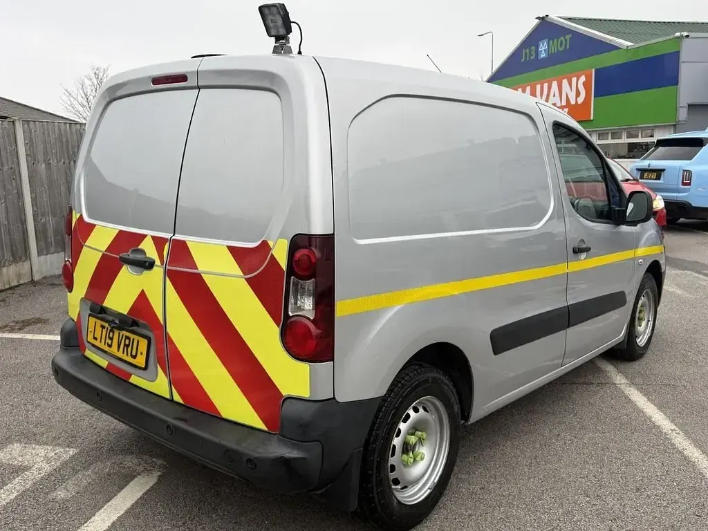 Second-hand Peugeot Partner 64 CP (47 kW) 2019 Argintiu Monovolum