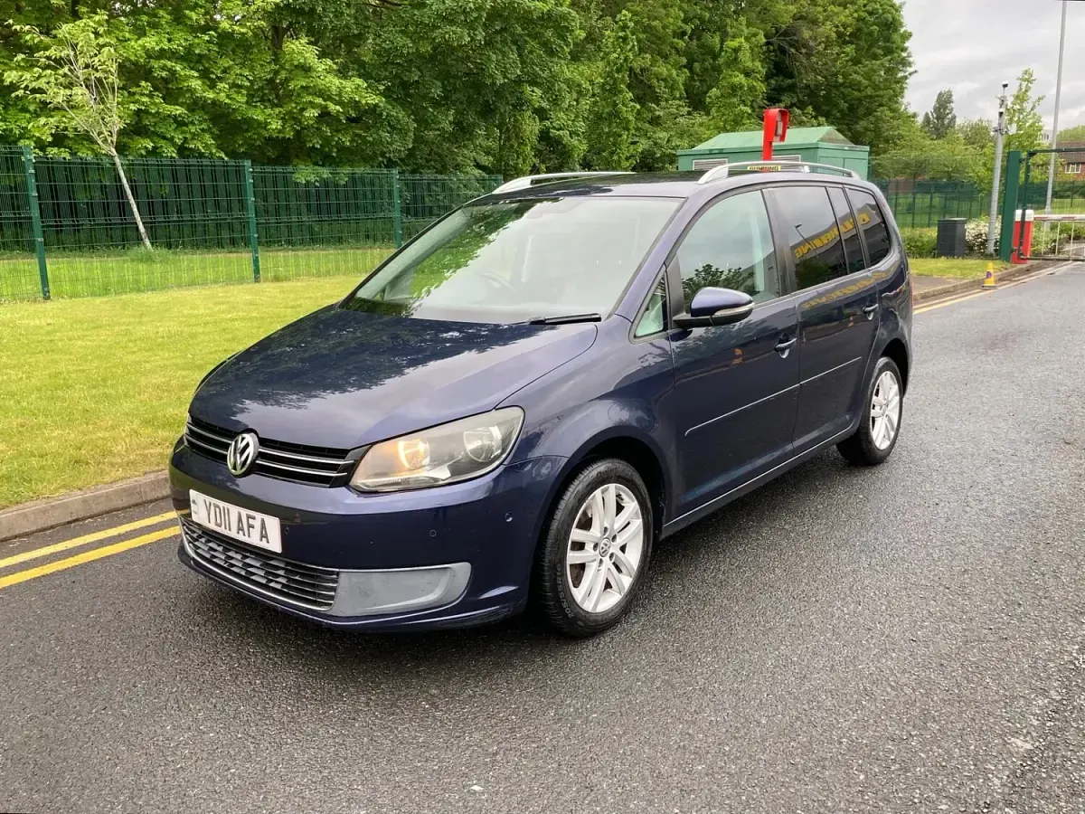 Usado VW Touran SE 140 HP (102 kW) 2011 Azul Monovolume