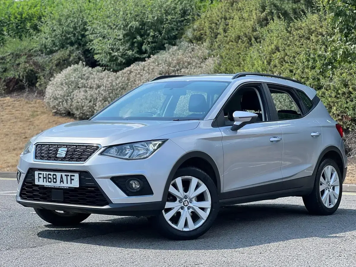 Used Seat Arona SE Technology 95 HP (69 kW) 2019 Silver SUV