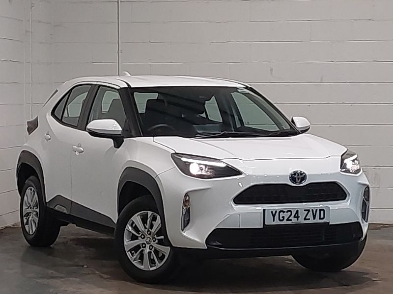 White Used 2024 Toyota Yaris Hybrid Estate | £22,298 (Good price) - Image 1/4