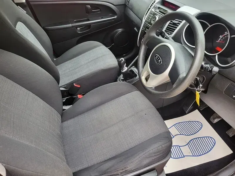 Used Kia Venga 2010 Red Hatchback