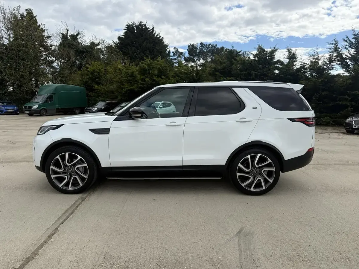 Used Land Rover Discovery HSE 306 HP (225 kW) 2019 White SUV