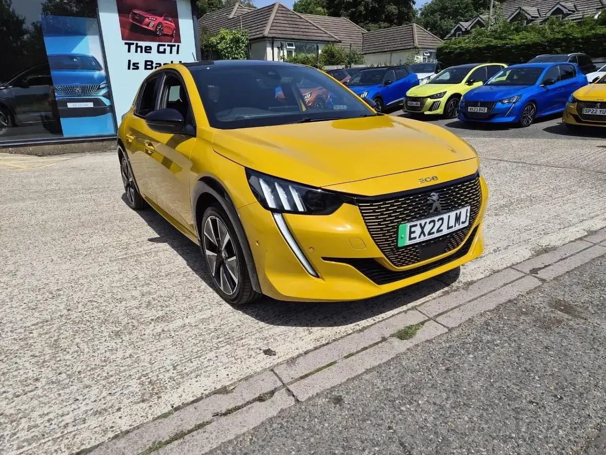 Used Peugeot e-208 Premium 98 kW (134 HP) 2022 Yellow Hatchback