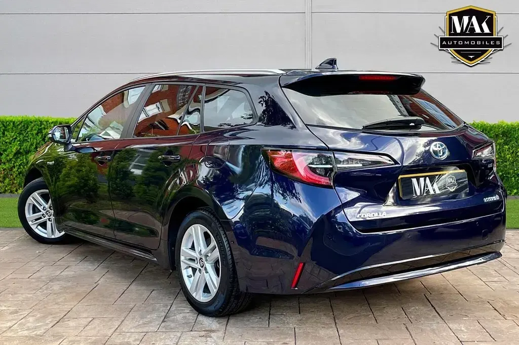 Second-hand Toyota Corolla 122 CP (89 kW) 2021 Albastru Break