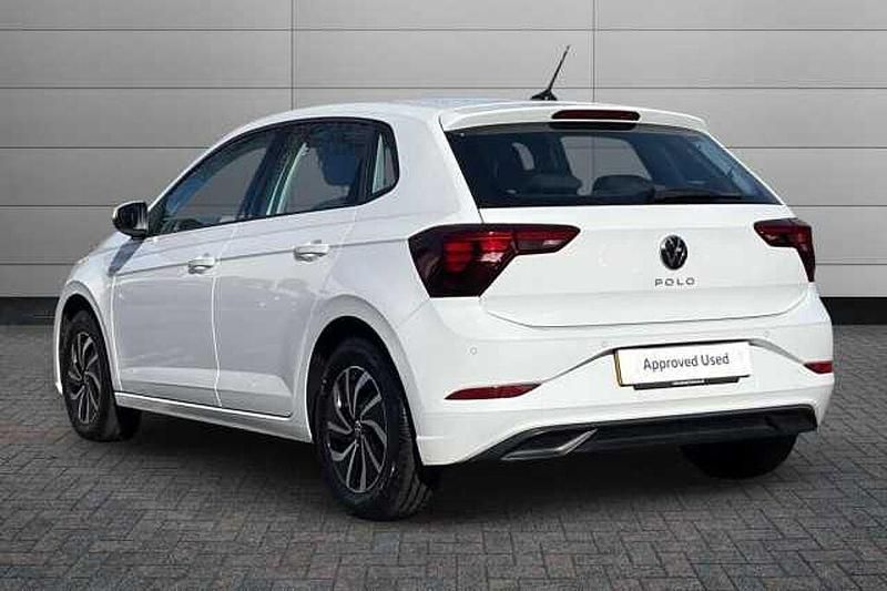 Used VW Polo Life 95 HP (69 kW) 2023 Pure white Hatchback