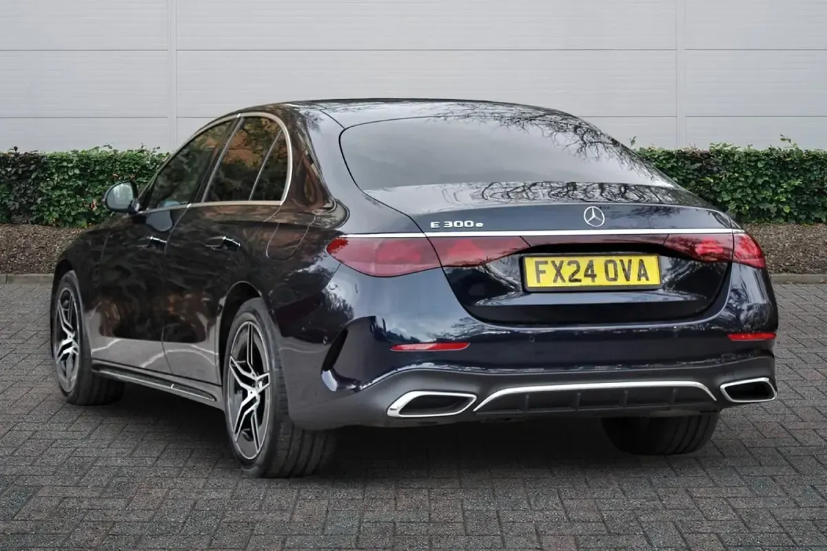Used Mercedes E300 AMG Line Premium 313 HP (230 kW) 2024 Blue Sedan
