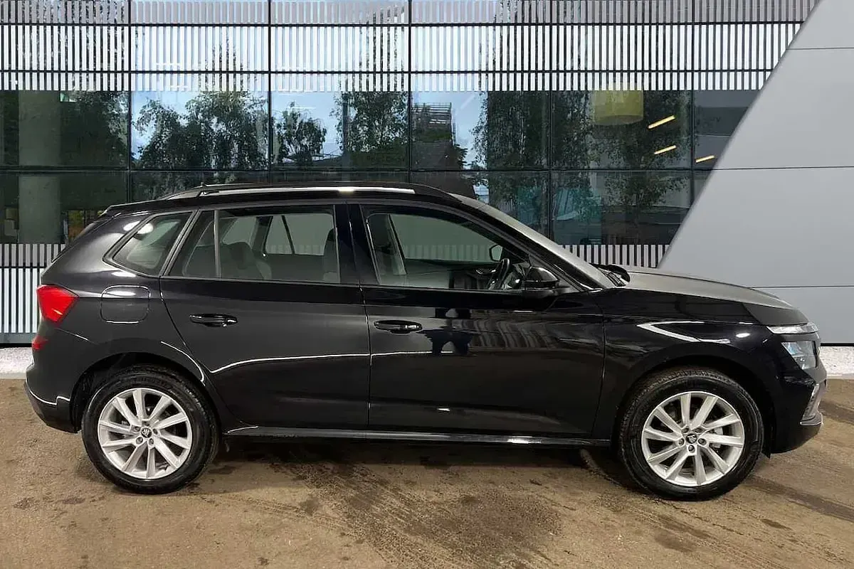 Used Skoda Kamiq SE 85 HP (62 kW) 2025 Black magic pearl effect SUV